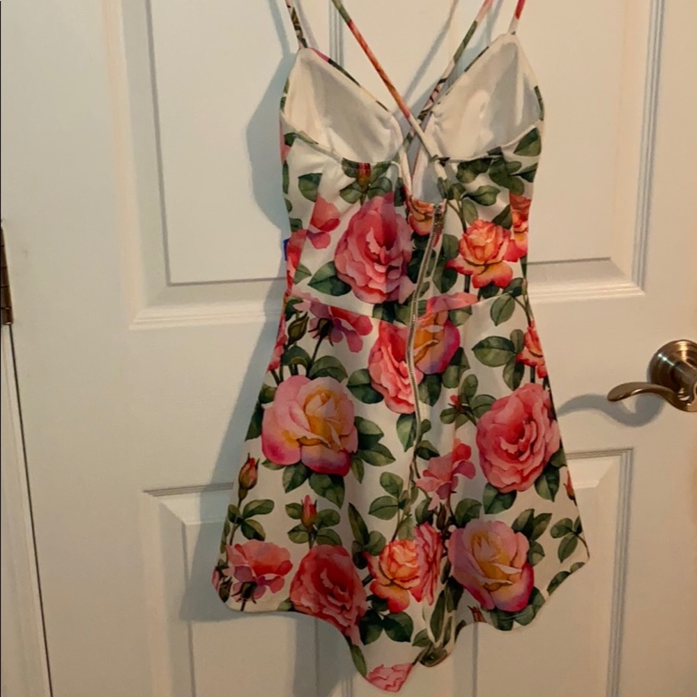 ✨FLORAL ROMPER✨ - Picture 4 of 6